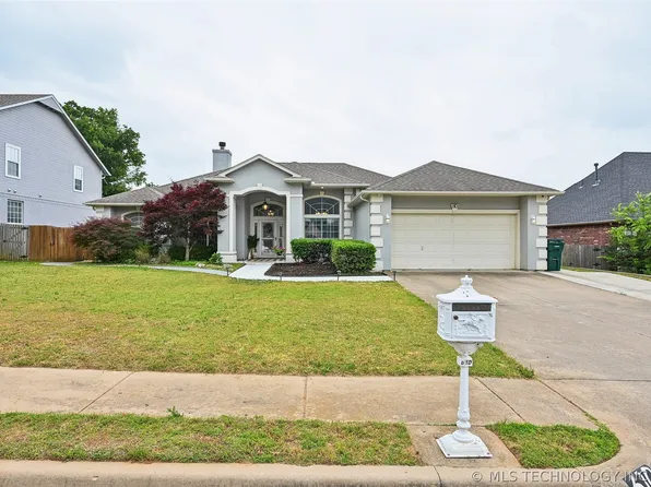 610 W 37th Pl, Sand Springs, OK 74063