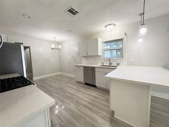 5th image of 534 Brown Ave