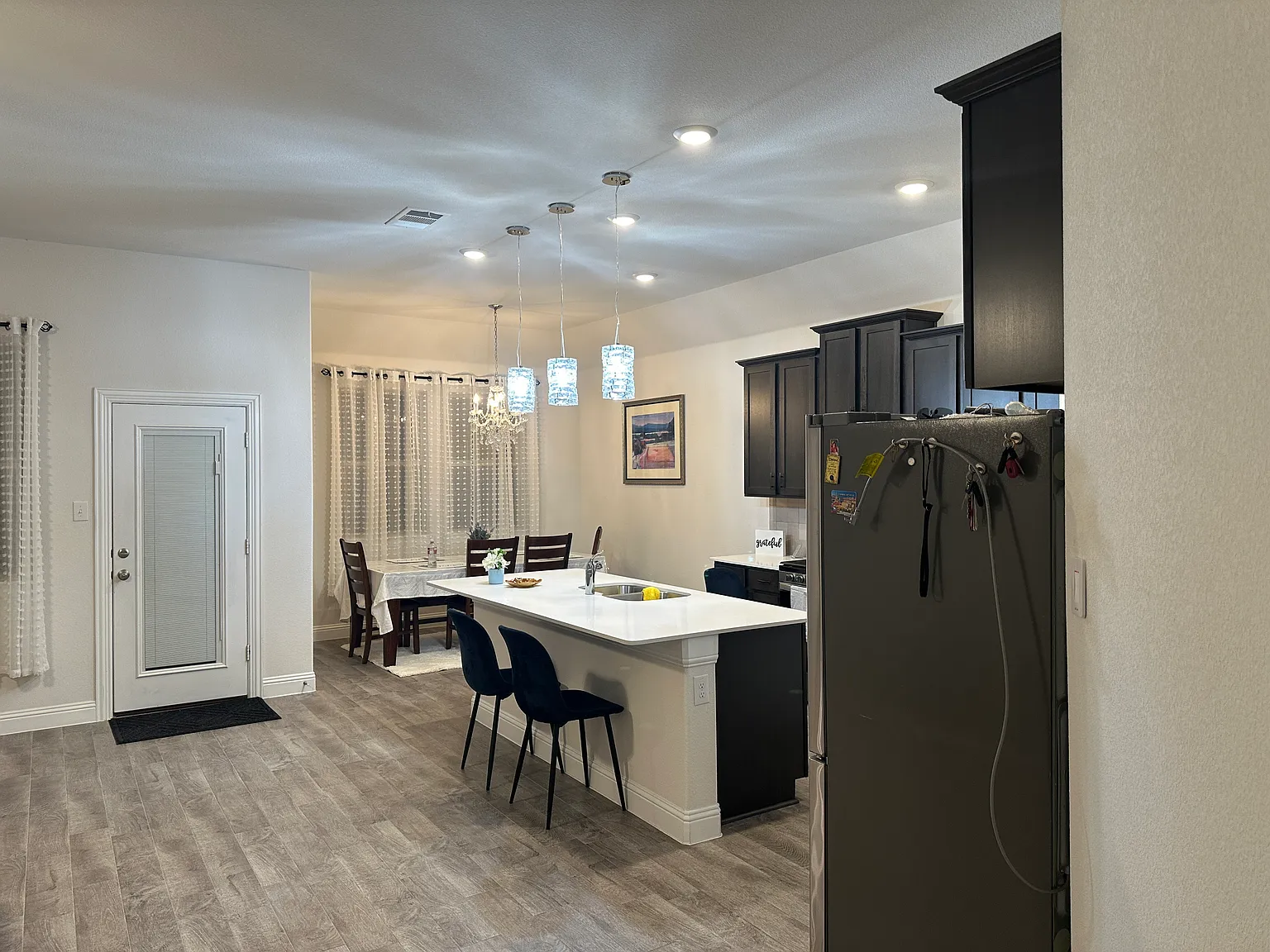 4 bed, 1850 sqft, $2,500 — Photo 2