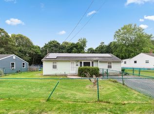 27 Philip St, Riverhead, NY 11901