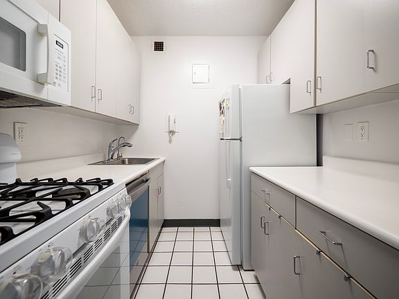 4th image of 400 E 54th St APT 29D