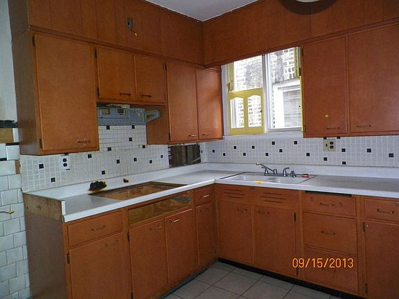 5th image of 3218 N Hamlin Ave