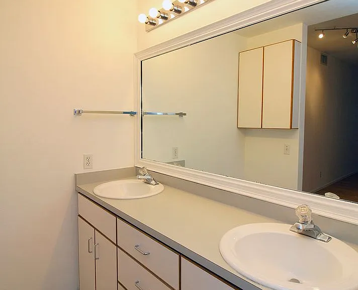 1710 S Harbor Way #205 — Photo 17