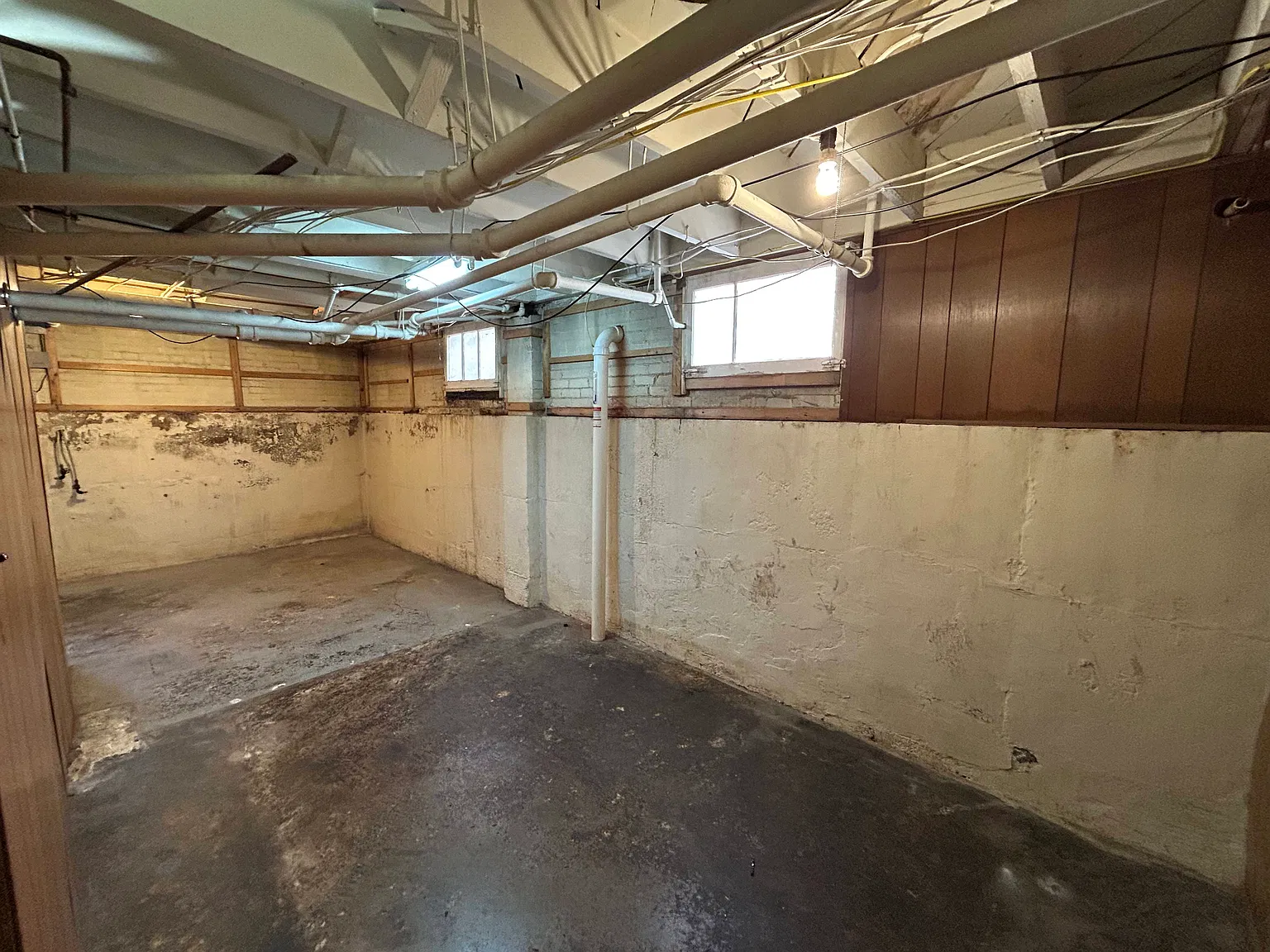 3 bed, 1.5 bath, 1359 sqft, $2,300 — Photo 4