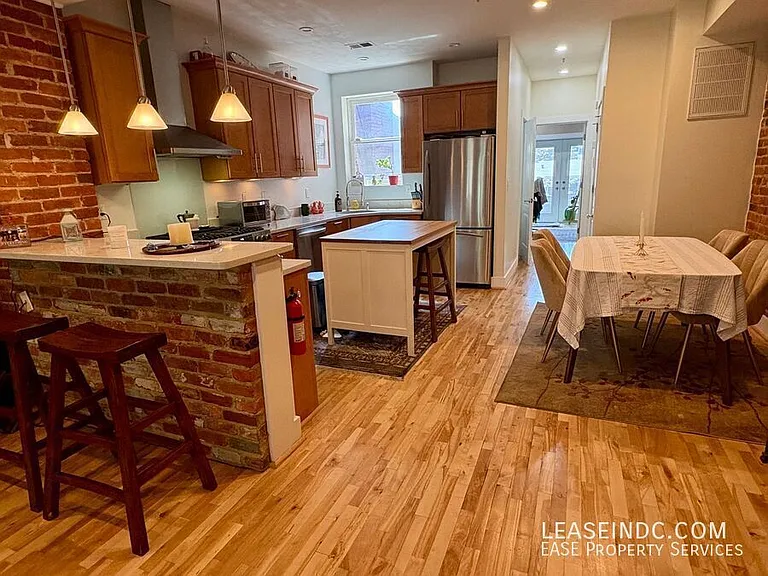 1200 Monroe St NW #B — Photo 6
