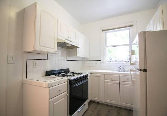 4th image of 2 Guerrero St #102