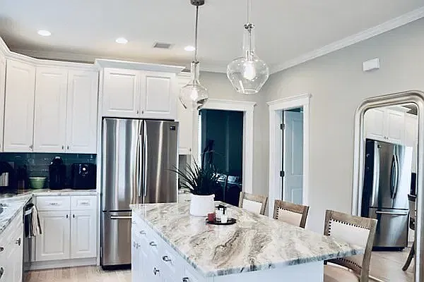 5 bed, 2200 sqft, $4,300 — Photo 1