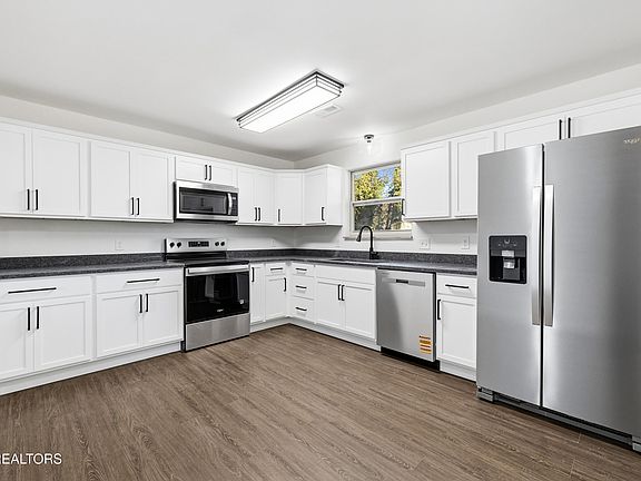 3rd image of 9401 Gulf Park Dr