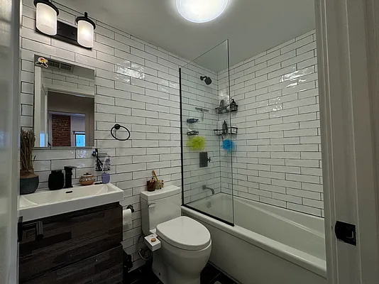 Rented by APT212 INC | media 4