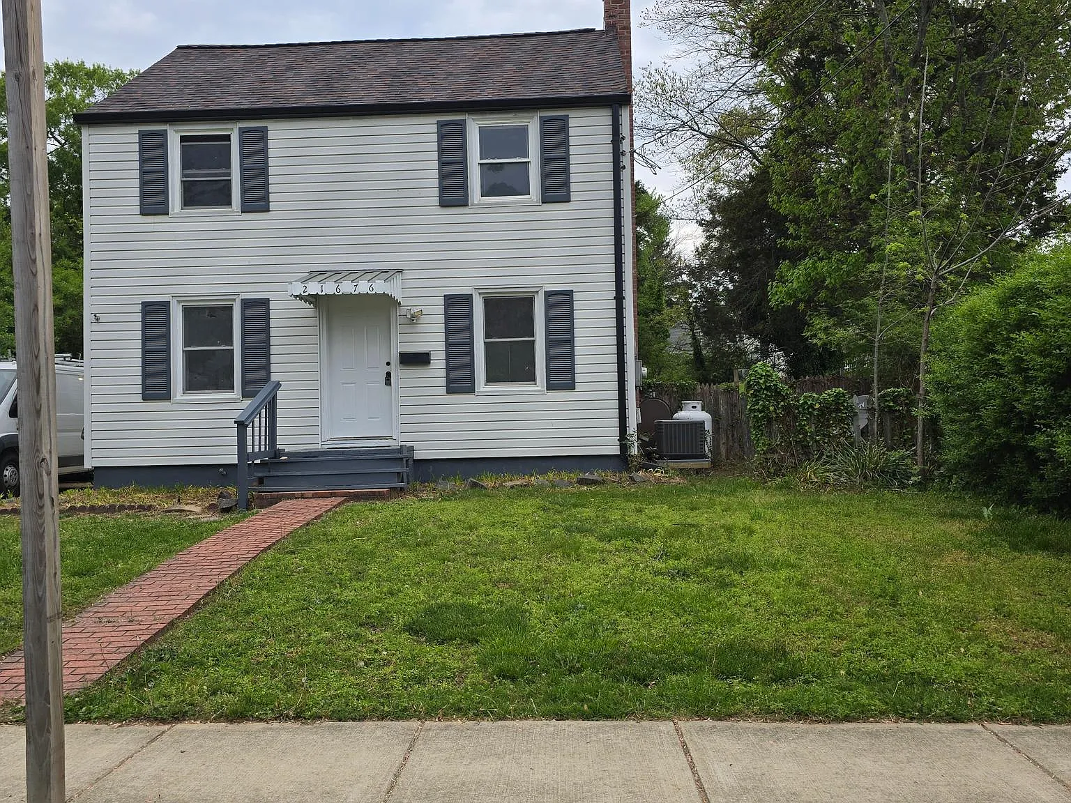 4 bed, 1100 sqft, $2,100 — Photo 3