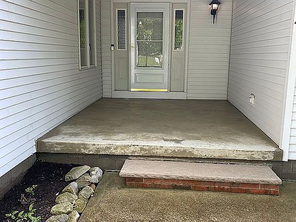3rd image of 994 Lancaster Dr