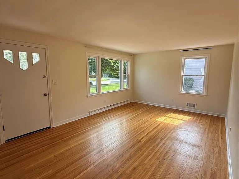 113 Argyle Ave #LOWER — Photo 8