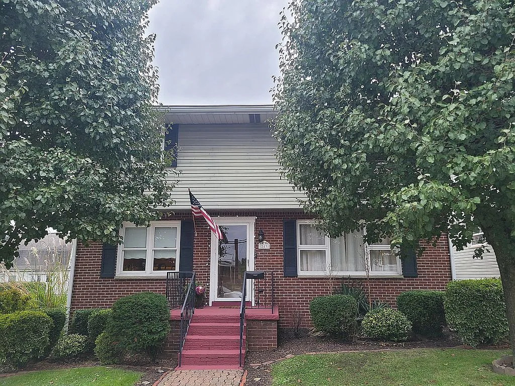 243 Colfax St photo 1