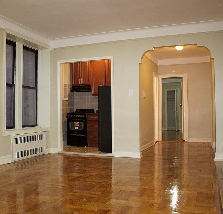 1st image of 200 E 18th St APT 3H