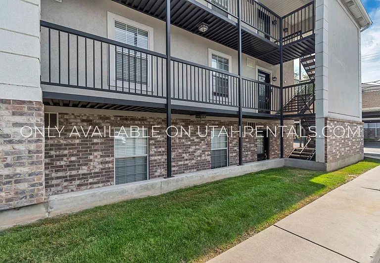 909 N 500 W #8 — Photo 2