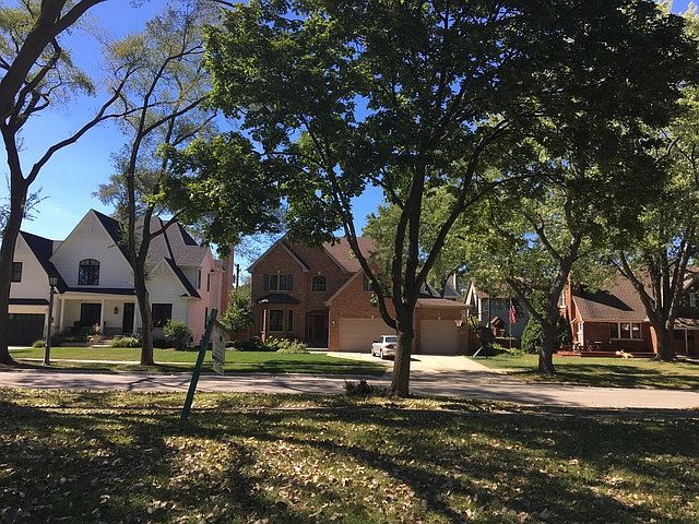 2nd image of 939 S Ashland Ave