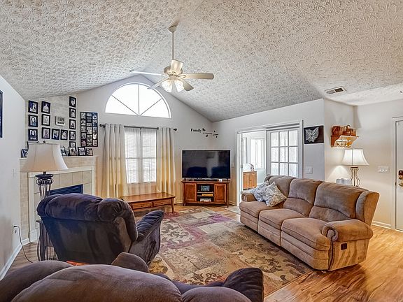 4th image of 6069 Landings Pond Pl
