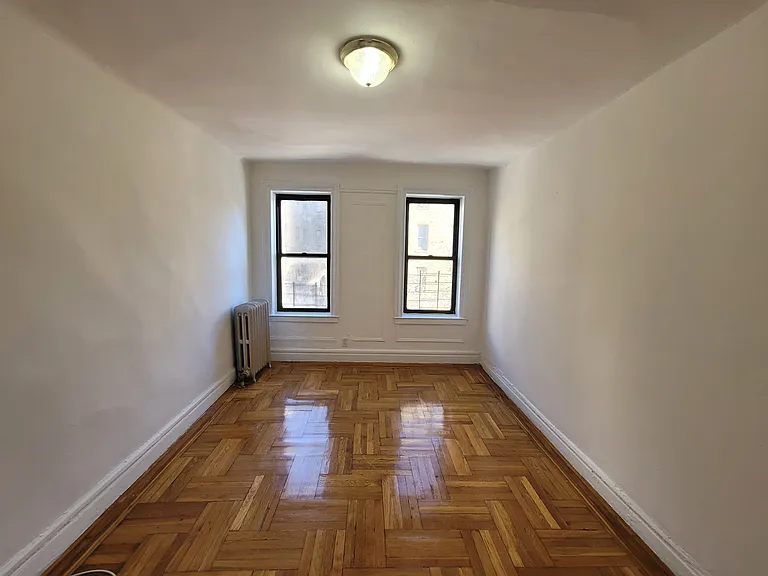 2305 Creston Ave #3B — Photo 2