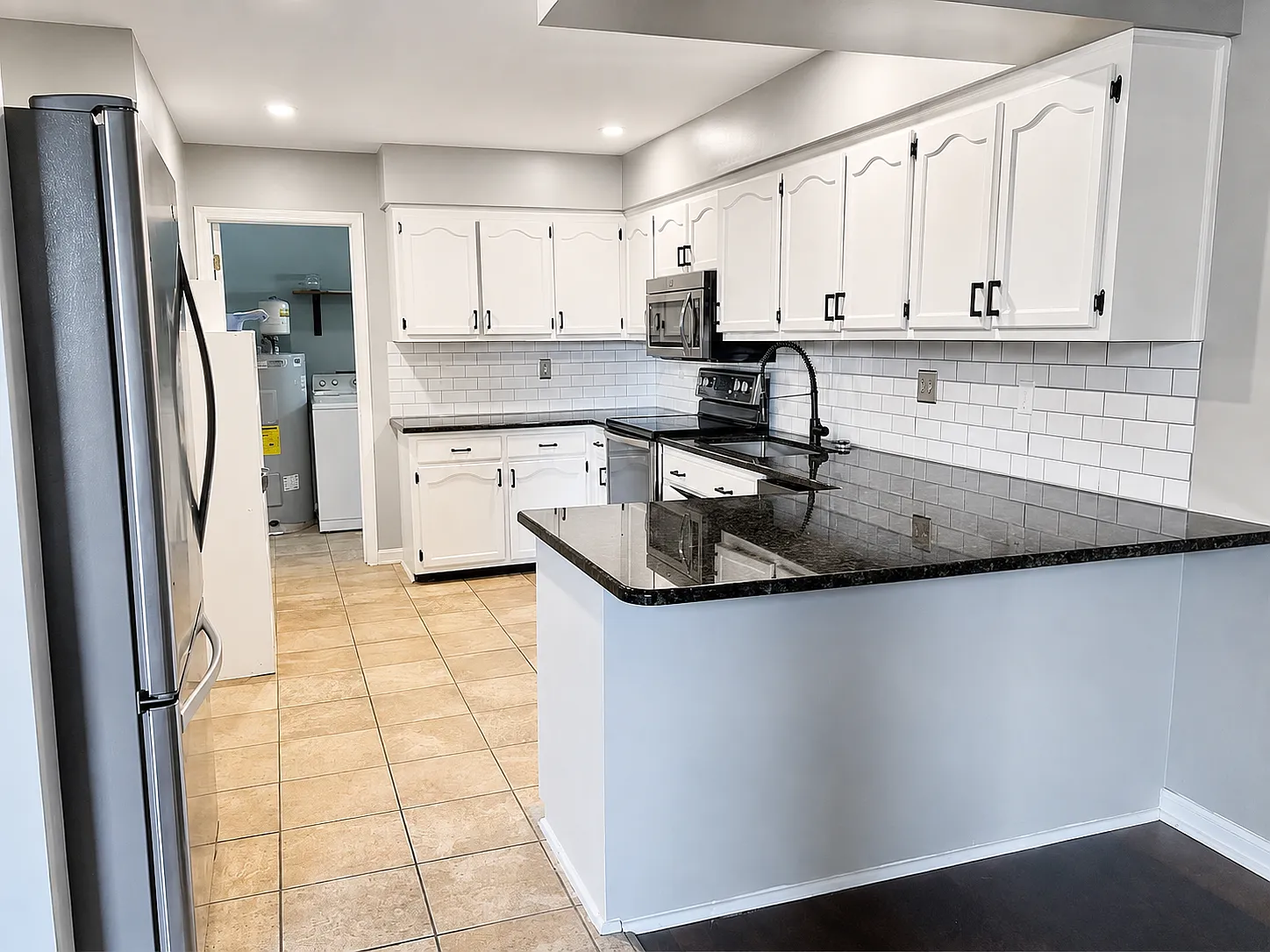 3 bed, 1964 sqft, $2,300 — Photo 4