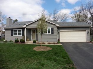 1410 N Parkview Ter, Algonquin, IL 60102