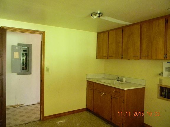 4th image of 1019 SE 1st St
