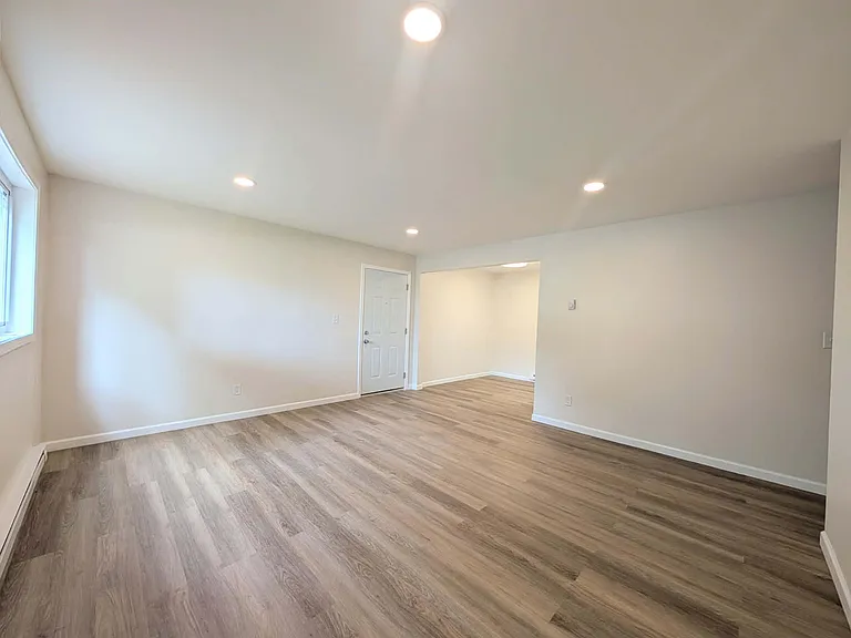 575 E Oak St — Photo 13