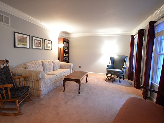 3rd image of 1810 N Hamlet Pl