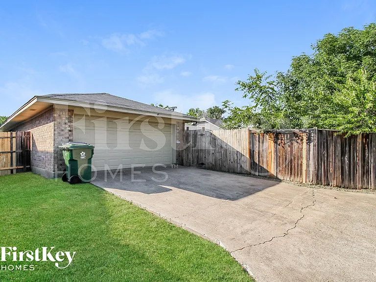 1205 Timber Valley Dr — Photo 15