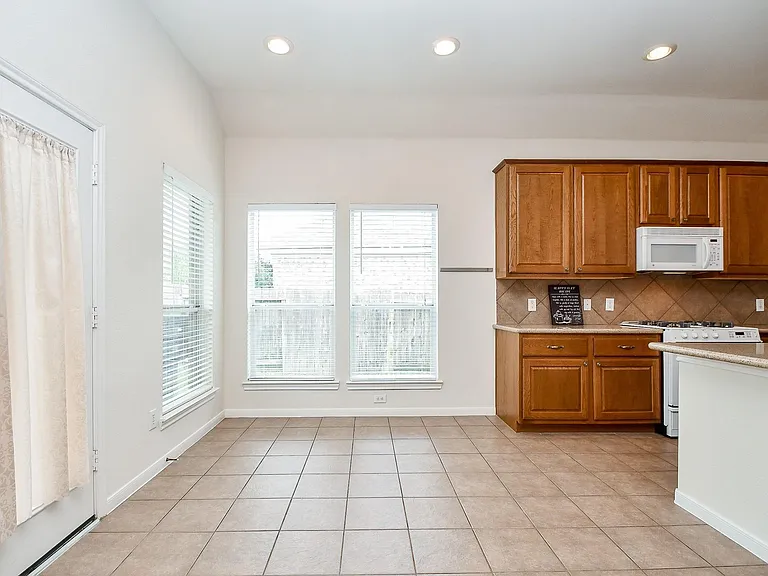 4703 Camden Brook Ln — Photo 11