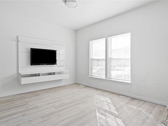 4th image of 2933 Thistlebrook Ln