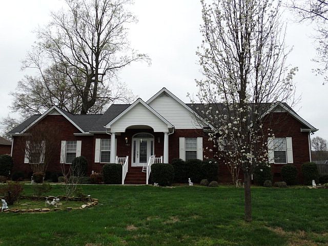 1st image of 784 Coveview Cir