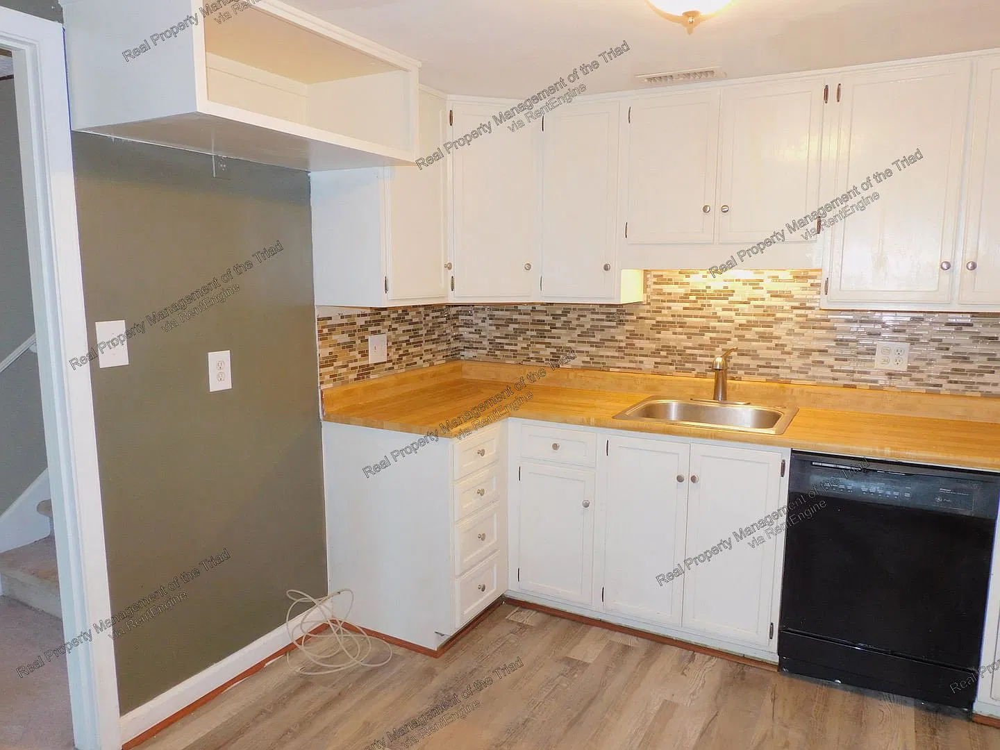 3 bed, 2.5 bath, 2565 sqft, $1,900 — Photo 3