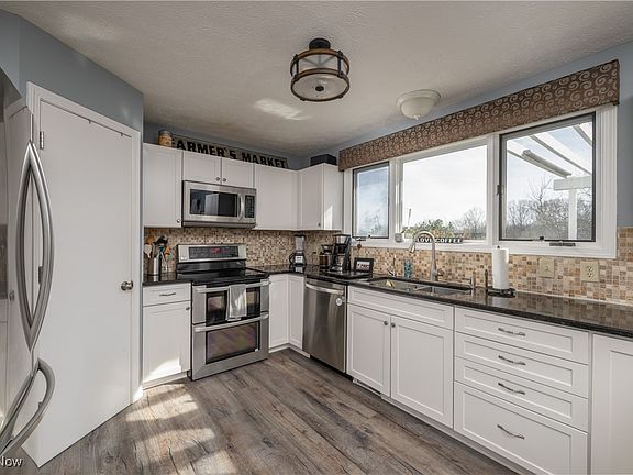 4th image of 325 Wintercreek Cir