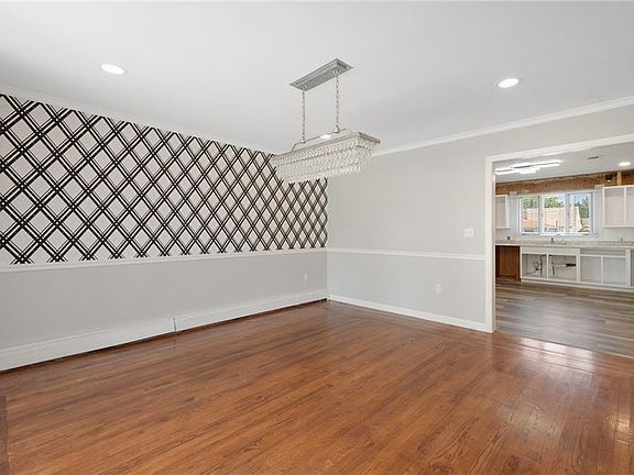 5th image of 30 Wardlaw Ct