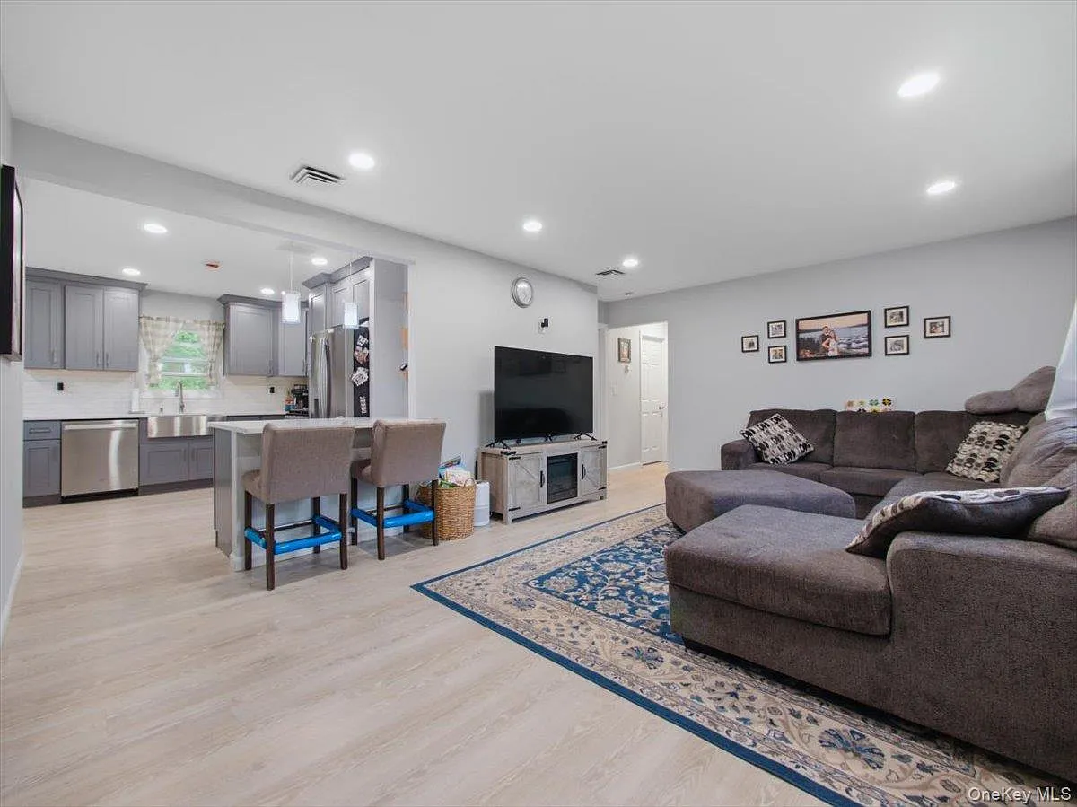 784 Brookridge Drive, Valley Cottage, NY 10989 — Photo 3