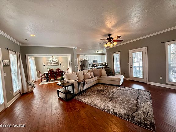 3rd image of 601 Locust St