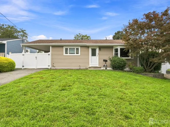 114 Kendall Dr, Parlin, NJ 08859