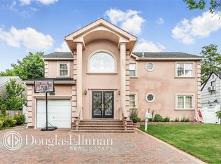 101 Saddle Rock Rd, Valley Stream, NY 11581