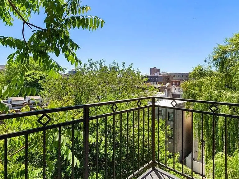 2113 5th Ave #6R — Photo 2