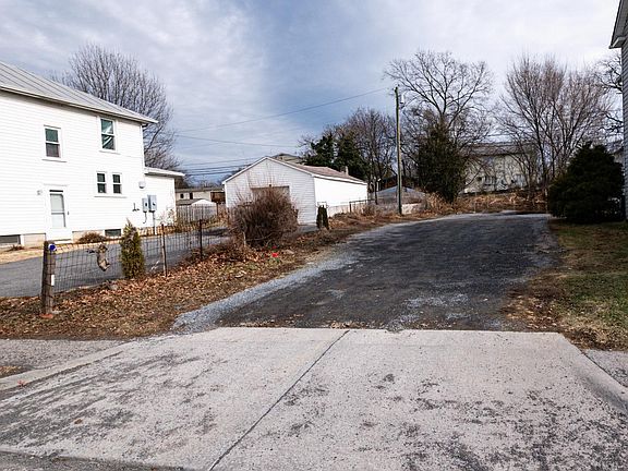 2nd image of 24 N Pleasant Valley Rd