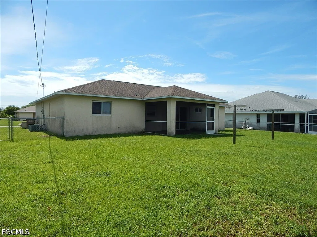 3 bed, 2.0 bath, 1212 sqft, $1,650 — Photo 2