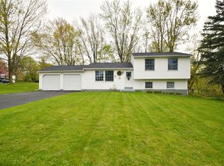 3 Cascade Rd, West Henrietta, NY 14586