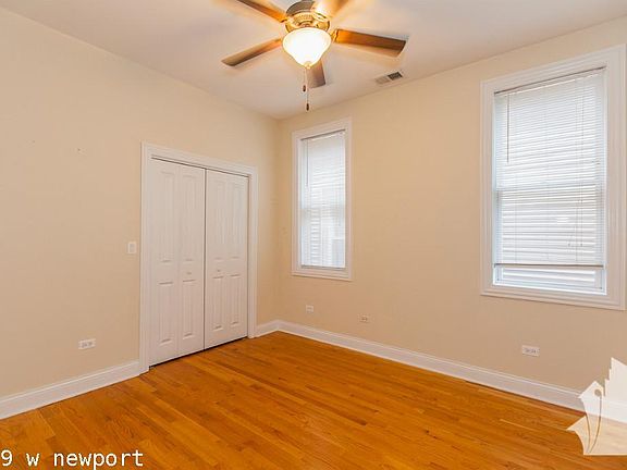3rd image of 1039 W Newport Ave #123