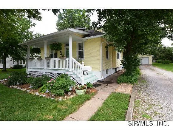 422 N Oak St photo 1