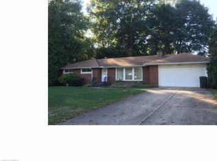 1420 Black Pond Dr, Akron, OH 44320