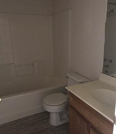 5th image of 4601 Bowles Dr #B