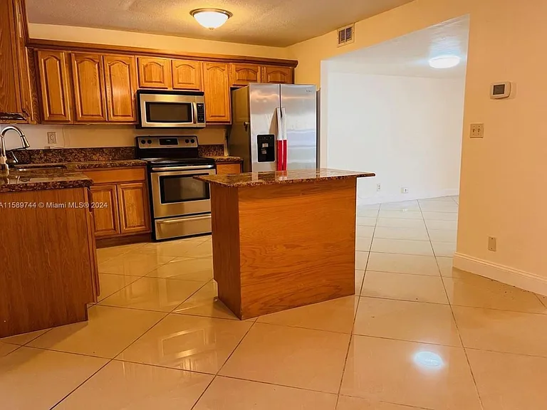 6534 SW 41st St — Photo 5