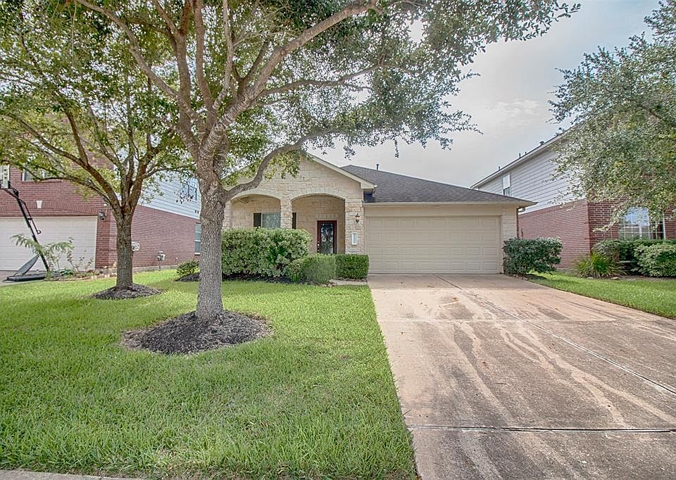 Beautiful three bedroom home with gorgeous stone elevation and located in a quiet neighborhood.