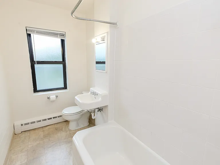 Laurel Terrace — Photo 25