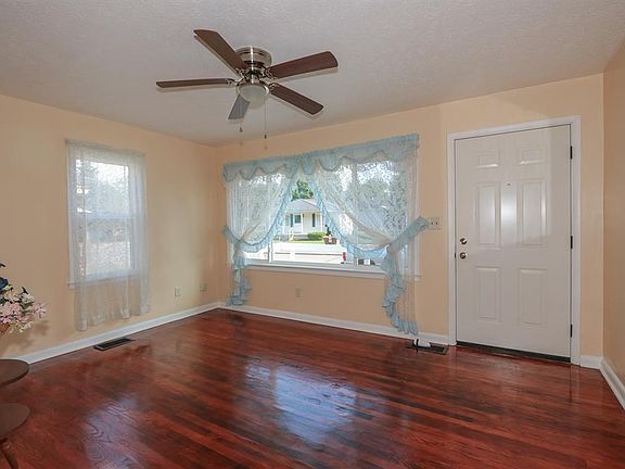 3rd image of 305 E Pike St